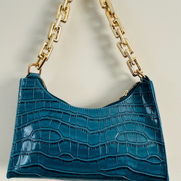 Chain Link Shoulder Bag - Picture 2 of 4